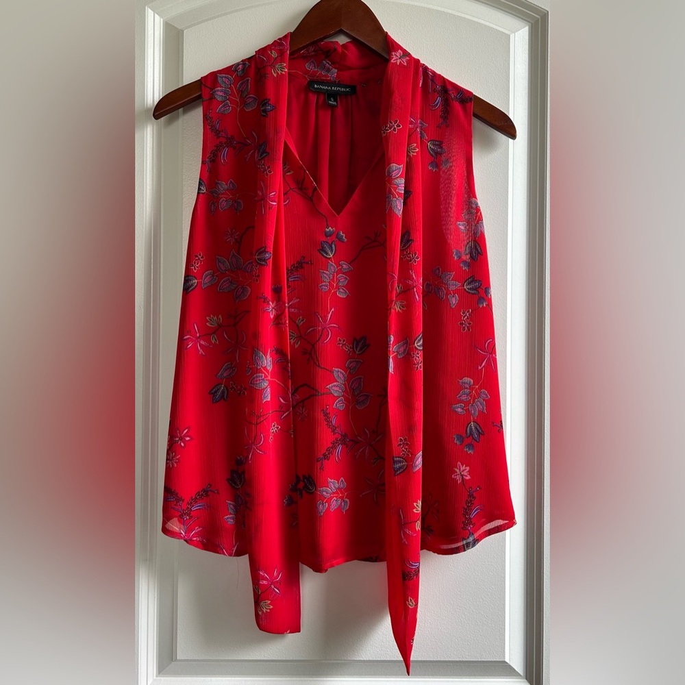 Banana Republic Tie-Neck Blouse, Sleeveless, Red Floral, Size S